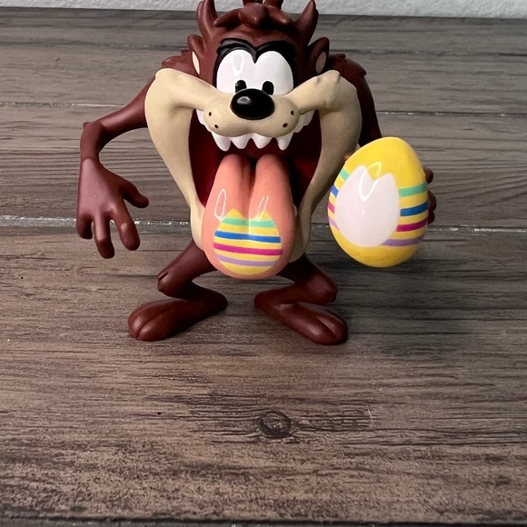 Hallmark Keepsake **NEW** 2001 “Taz Paint Egg!) Looney Tunes Easter Ornament - Picture 3 of 9